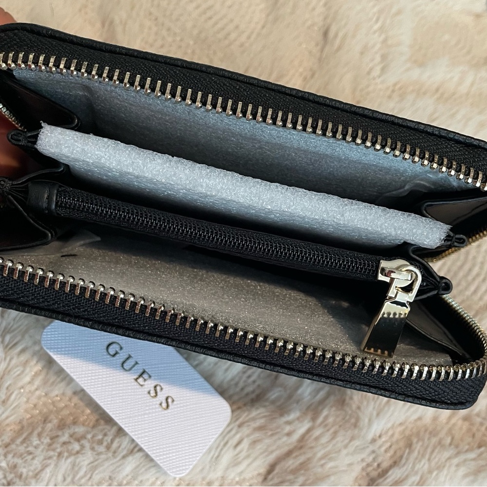 GUESS Cosette Small Zip Around Wall